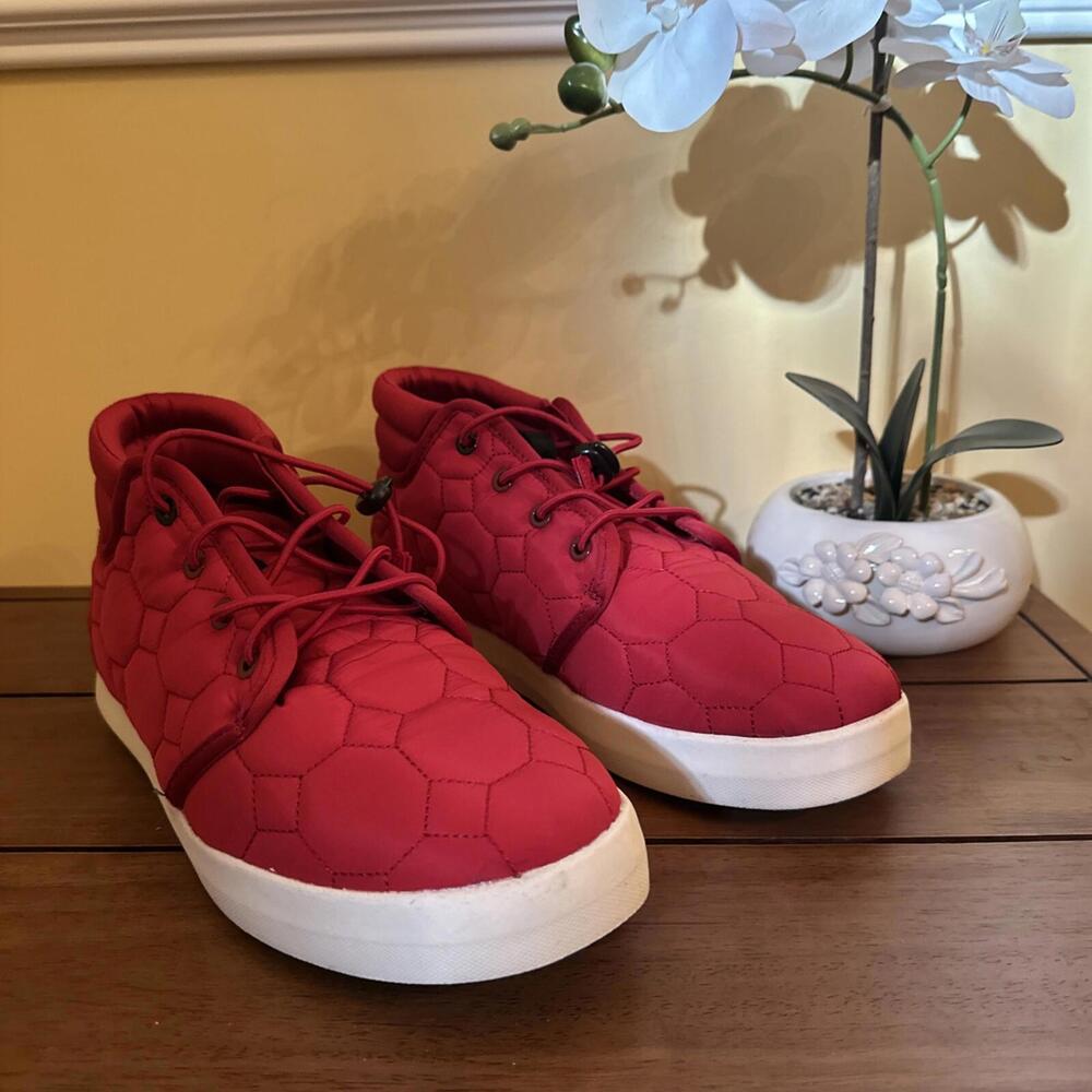 Sun + Stone Men's Lace Up Quilted Puffer Shoe Fin Red Size 8 M